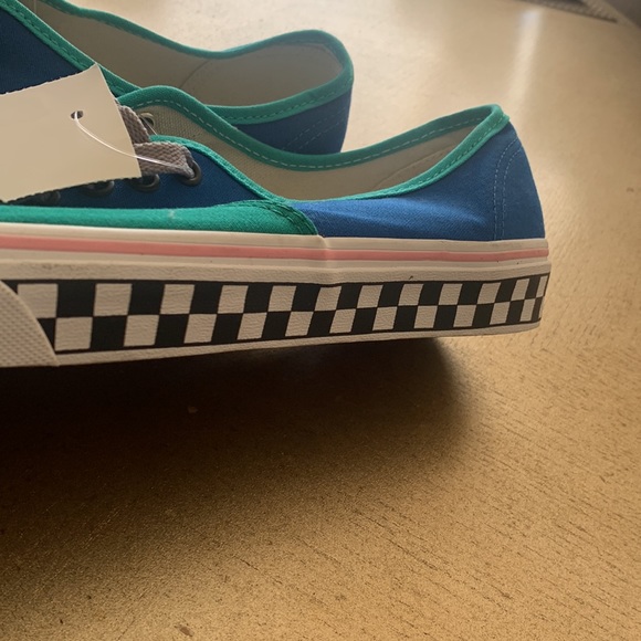 Custom Vans - Picture 8 of 8